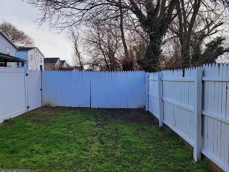 233 Kern St — Photo 11