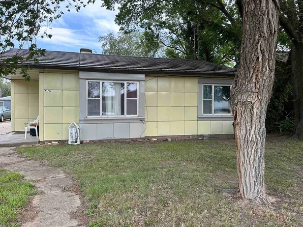 536 E Oakdale Ave, Russell, KS 67665