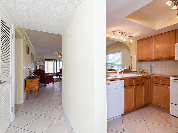 4th image of 7301 Ridgewood Ave #302-C101