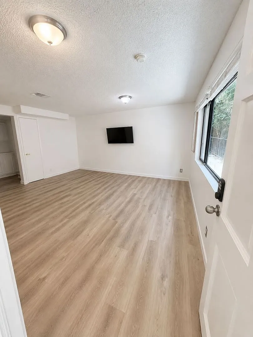A fully furnished 3 bedroom, 2 bathroom apartment with common areas at 1823 Pelham Ave. Unit 3 — Photo 3