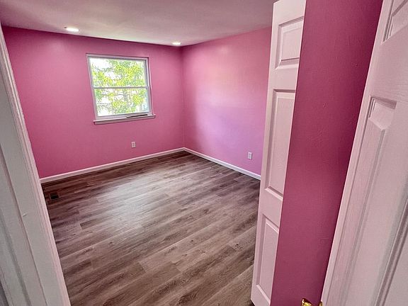 3rd image of 1105 Bromley Ct