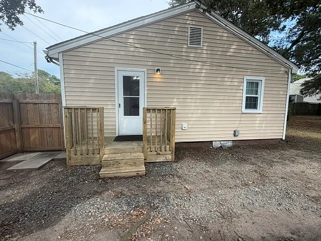 2 bed, 750 sqft, $2,200 — Photo 2