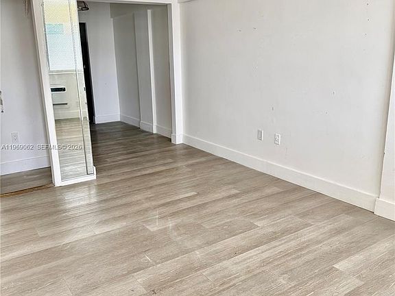 5th image of 900 Euclid Ave APT 10