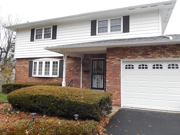 2nd image of 1882 Tamarack Ct S