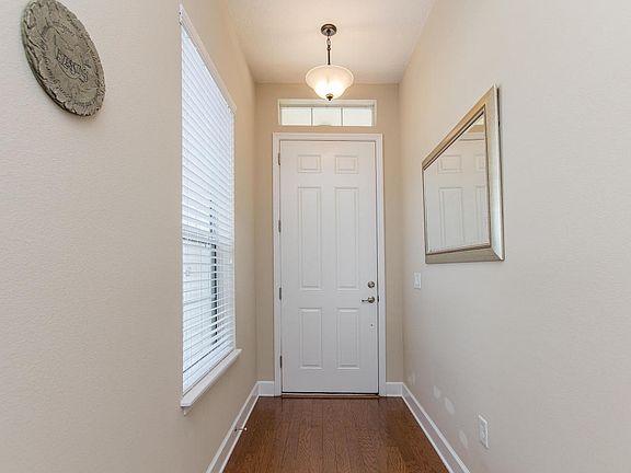 3rd image of 3419 Torre Blvd