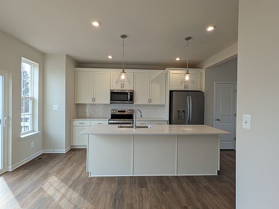 5th image of 217 Monteith Dr