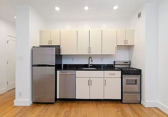 2nd image of 207 E 37th St APT 5H