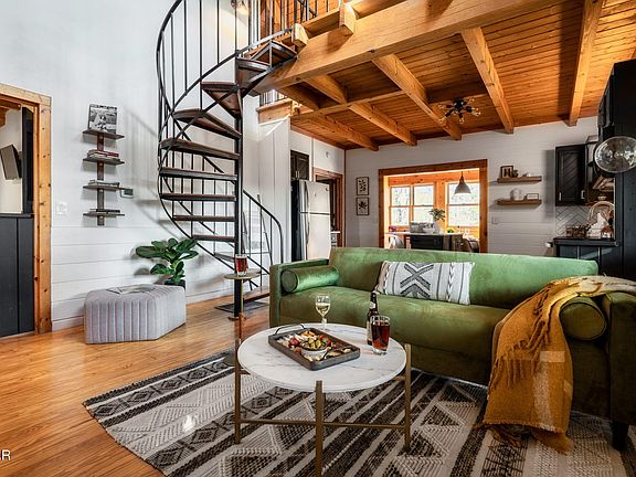 9th image of 1008 Walini Way