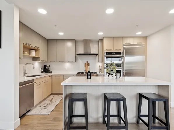 14022 N Bluff Rd #501, White Rock, BC V4B 3C3