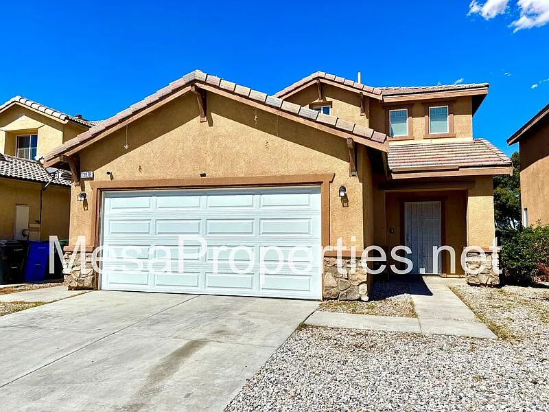 4 bed, 2.5 bath, 1911 sqft, $2,250 — Photo 2