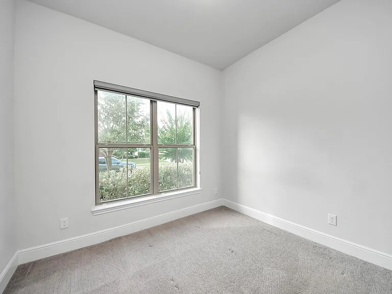 1714 McCrae Hill Ct — Photo 10