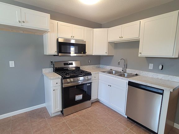5th image of 417 Wayne St