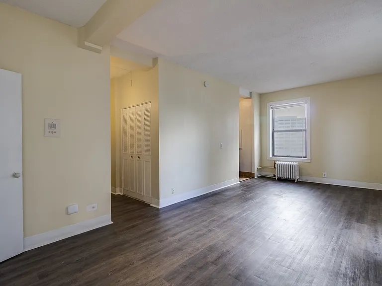 New Cadillac Square Apartments — Photo 4