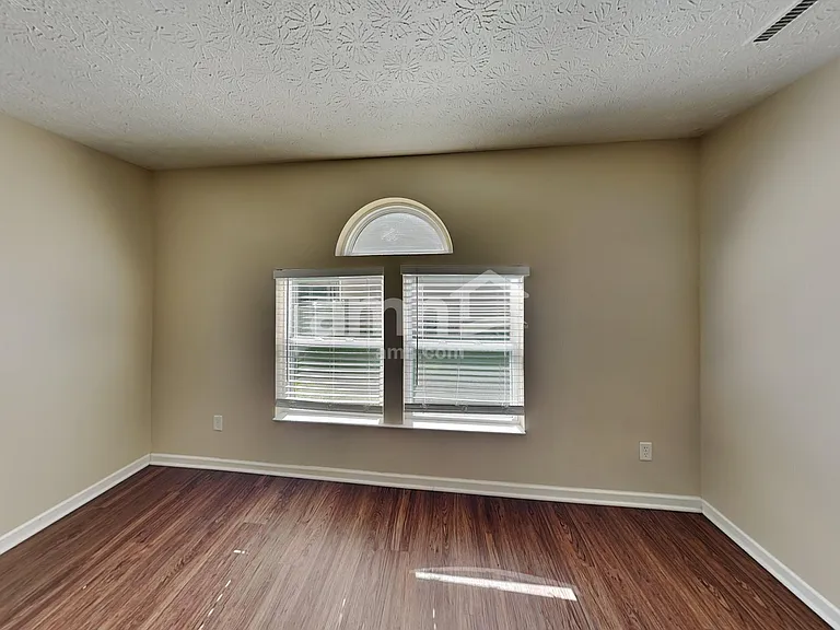 275 Monarch Dr — Photo 9