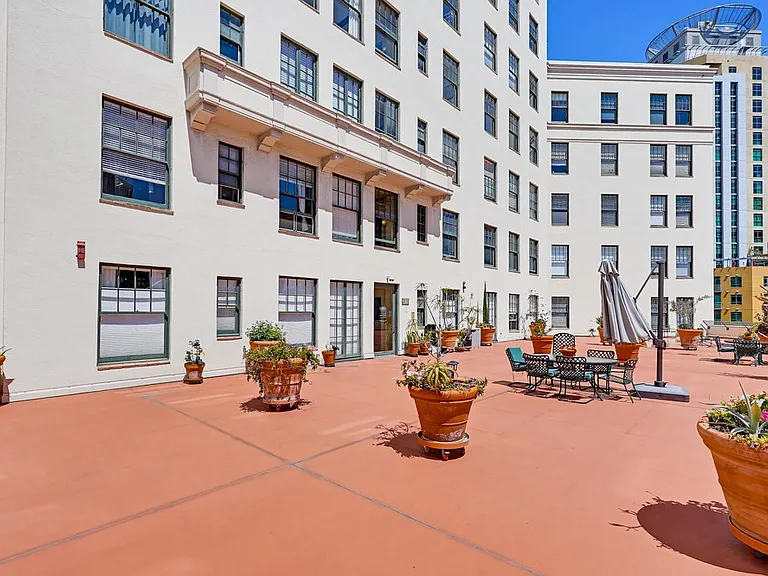 702 Ash St #702 — Photo 46