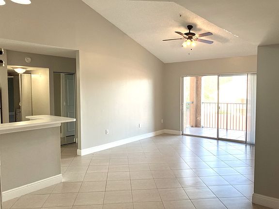 3rd image of 1210 Wildwood Lakes Blvd APT 305