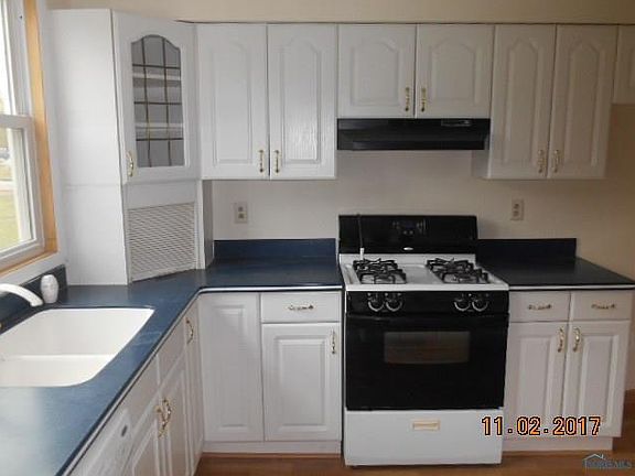 3rd image of 1002 Lakehurst Dr
