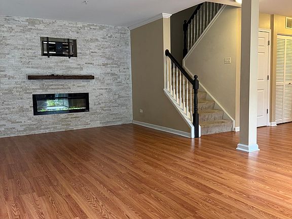 4th image of 560 Jennifer Cir