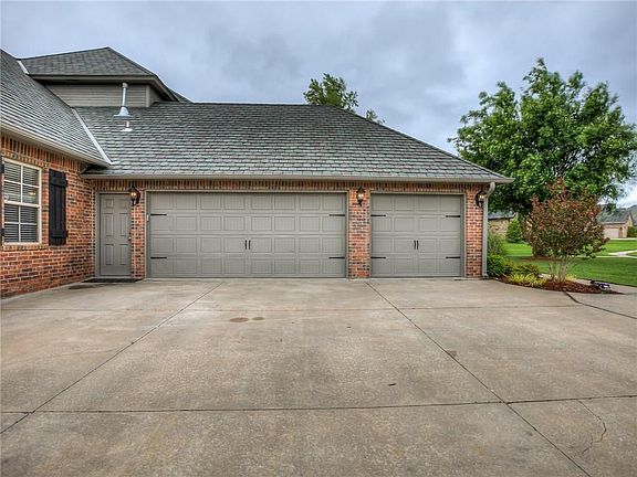 4th image of 12301 Carriage Way