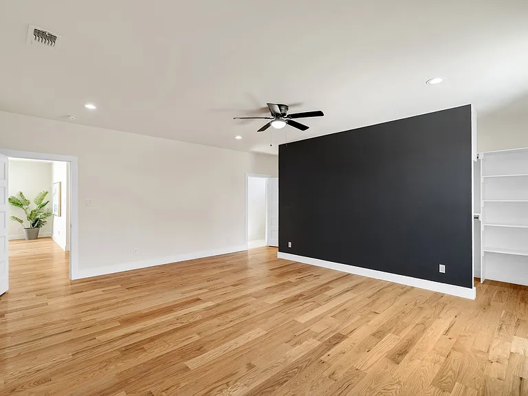 6449 Royalton Dr — Photo 25