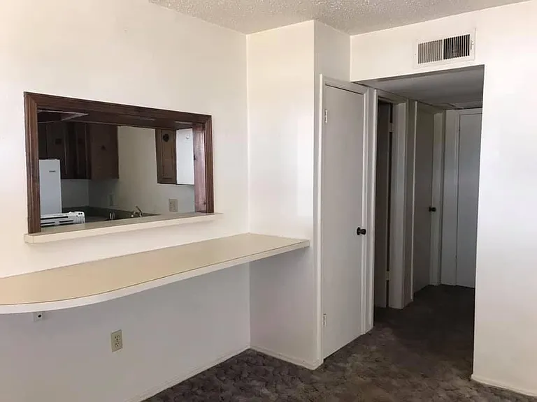 211 S Main St #8 — Photo 2