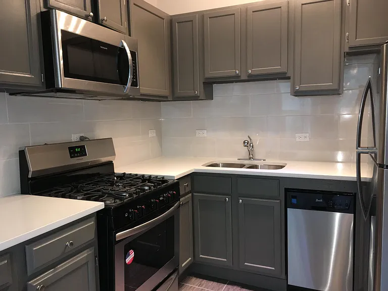 2717 N Pine Grove Ave #301 — Photo 6