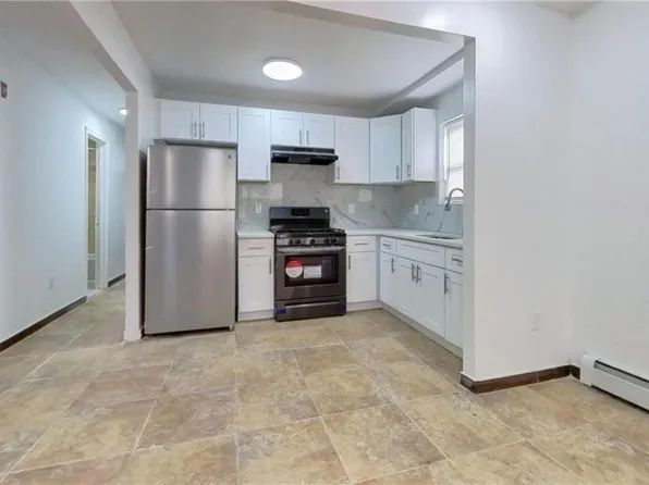 24-09 Brookhaven Avenue image 9 of 13