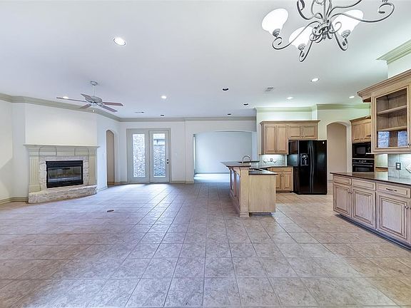 5th image of 209 La Fontaine Ln