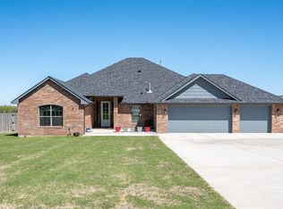 3180 Bedford Falls Dr, Edmond, OK 73034