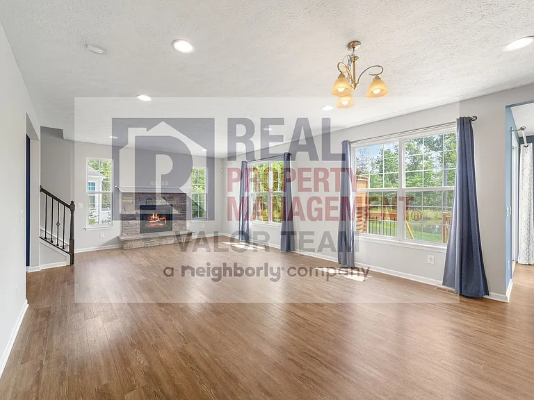 10275 Maryland St — Photo 6