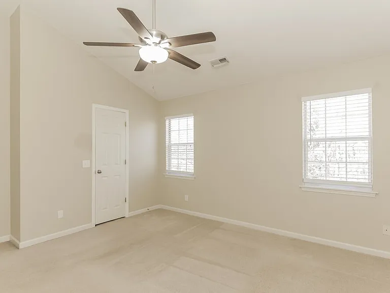 544 Carlisle Dr — Photo 11