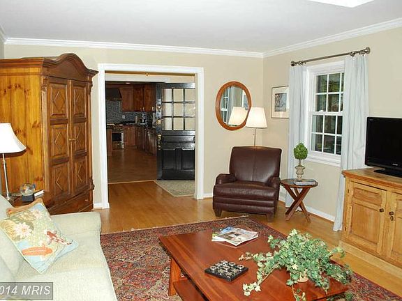 4th image of 2411 Childs Ln