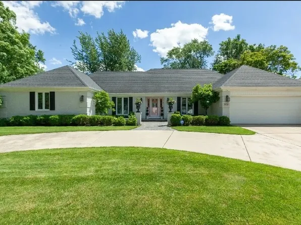 1010 Thunderbird Ln, Naperville, IL 60563