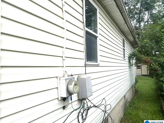 3rd image of 921 19th Pl SW