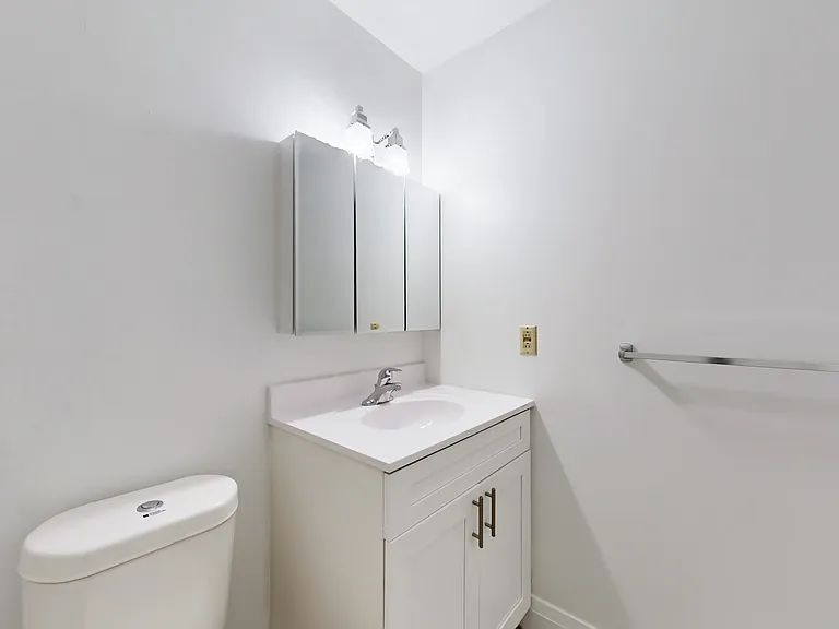 405 Sidney St — Photo 27