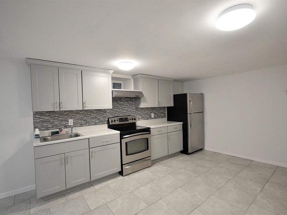 1st image of 68 Bruce Ave