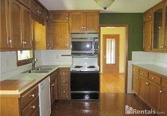 4th image of 50 Willow Woods Dr