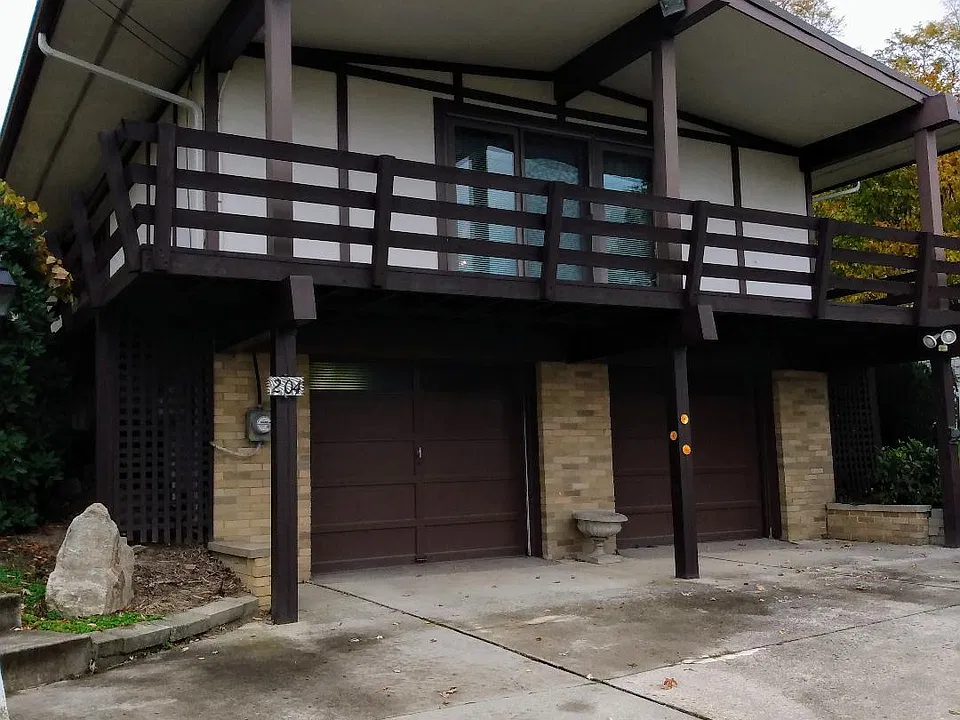 204 Kerr Dr