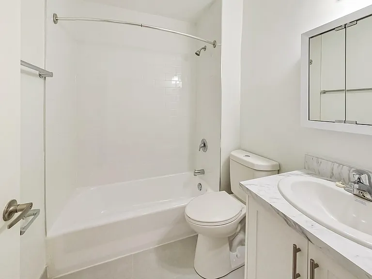 291 Avenue Rd — Photo 12