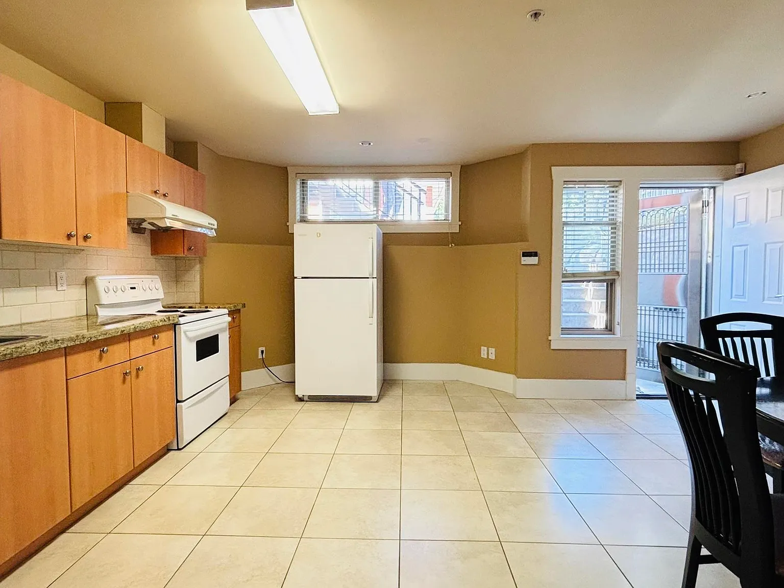 2 bed, 550 sqft, $2,300 — Photo 3