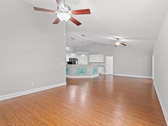 3rd image of 700 Alexis Dr.