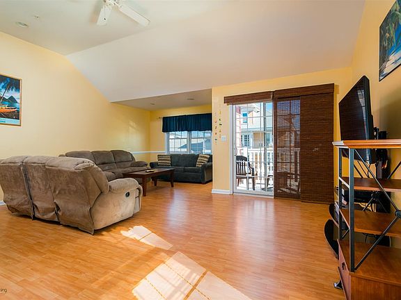 2nd image of 306 E Magnolia Ave #B-306b
