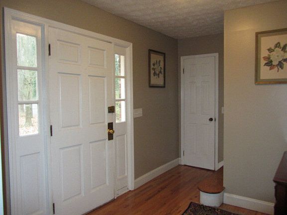 2nd image of 260 Edgewood Dr