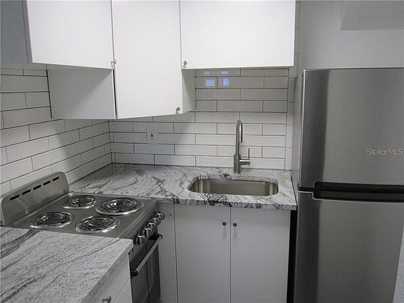 5th image of 301 11th Ave NE APT 1