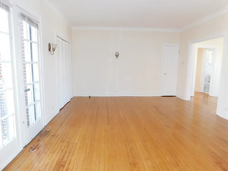 2600-10 Eastwood Ave — Photo 3