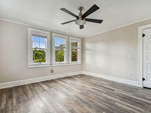 5th image of 360 13th Ave NE APT 17