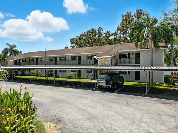 9821 113th St APT 102, Seminole, FL 33772