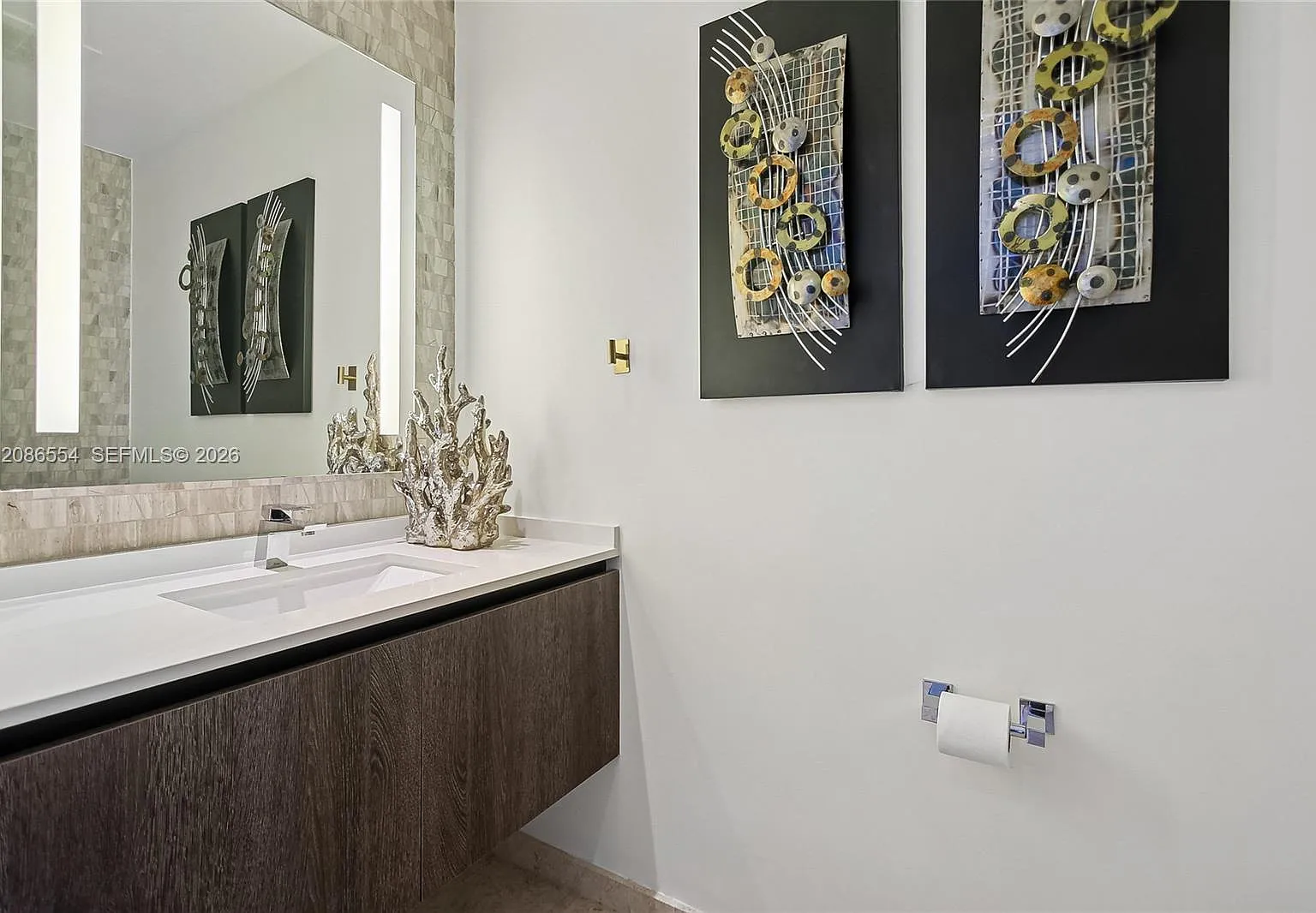 Reach Condo — Photo 2