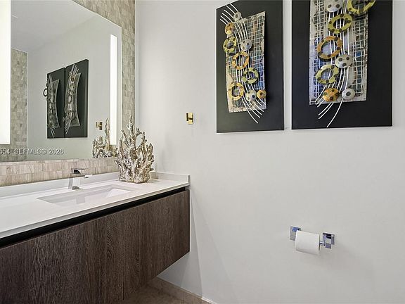 2nd image of 68 SE 6th St APT 3306