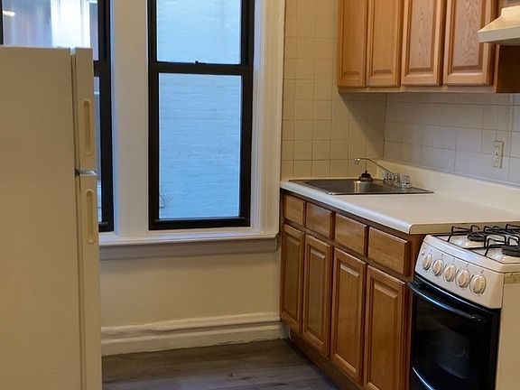 2nd image of 45-47 47th St #33